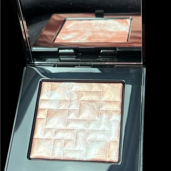 Bobbi Brown Highlighting Powder - Picture 7 of 16